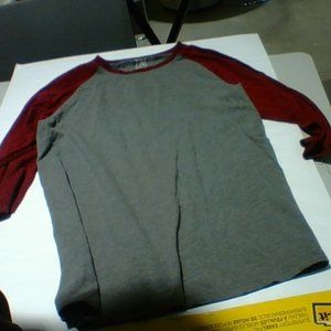 Zine Gray and Red baseball tee size L